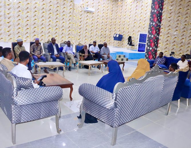 Gudigga madaxa banaan ee Xudduudaha iyo Doorashooyinka Jubaland (JIBEC) ayaa galabta kulan la qaatay Dallada ururada aan dowliga aheyn ee JUNSAA.